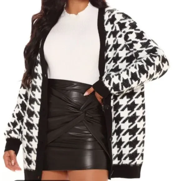 ❌SOLD❌ Fashion Nova Oversized Black and White Houndstooth Cardigan Sweater - Picture 2 of 6